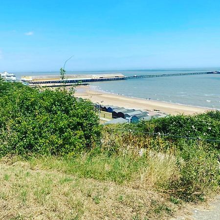 Modern 3 Bedroom Caravan Near The Beach Walton-on-the-Naze Buitenkant foto